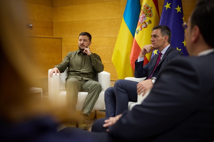 Summit of the European Political Community in Spain: additional air defenses and support for Ukraine's accession to the EU.