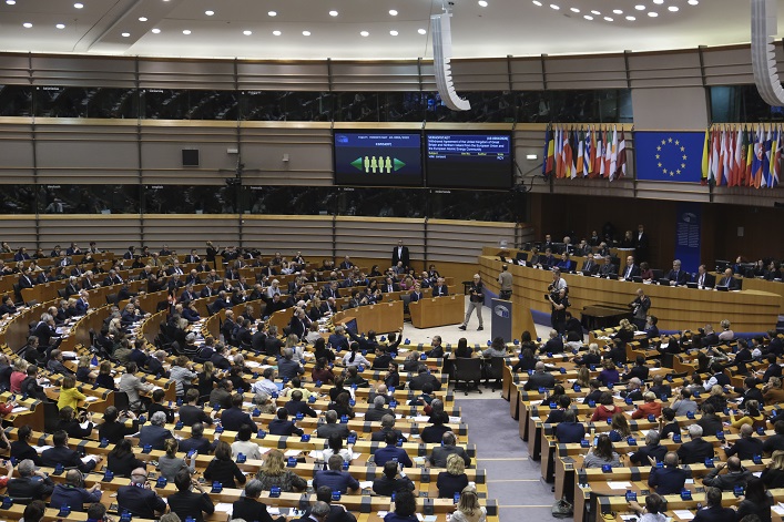 The European Parliament approves amendments to the EU budget and supports the allocation of €50B to Ukraine.