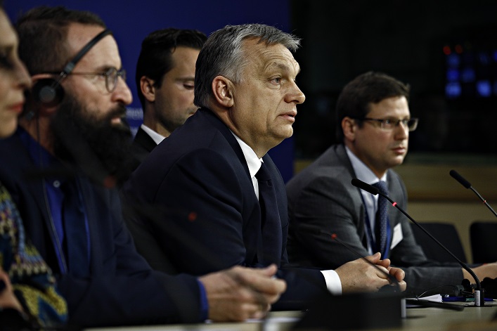 Ein ukrainischer Diplomat nennt drei Möglichkeiten, Ungarns Veto gegen die 50 Mrd. EUR-Hilfe zu umgehen.