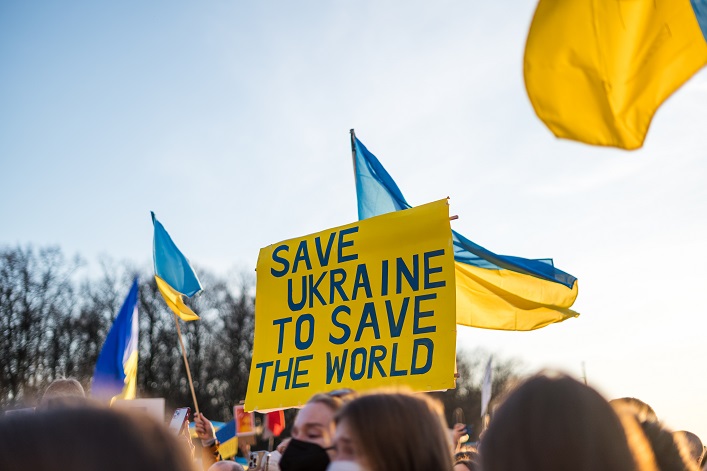 Допомога партнерів Україні увійшла в зону турбулентності. Що відбувається?