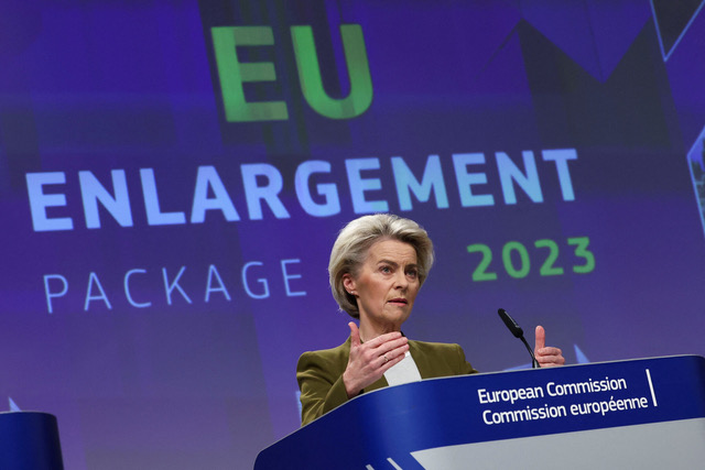 La Commission européenne a recommandé d’entamer des négociations sur l’adhésion de l’Ukraine à l’UE,