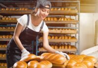 Найбільший в Україні виробник хліба відновлює роботу.