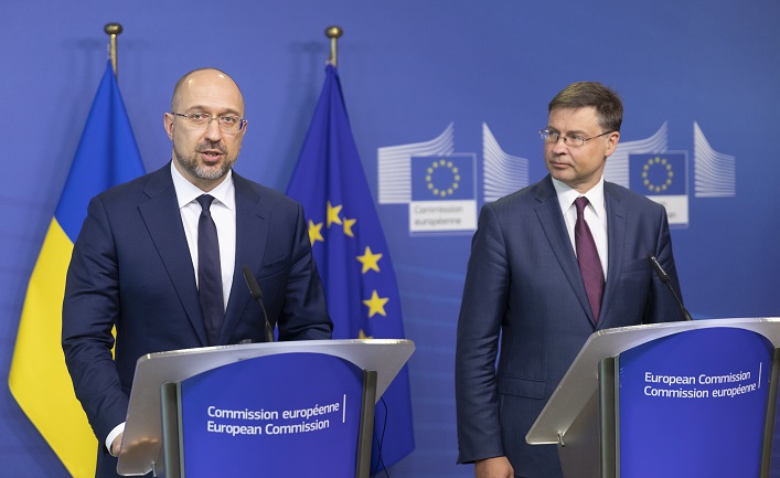 The EU is looking for ways to finance the Ukrainian budget deficit next year, and Ukraine is expecting to receive more than $30B in funding.