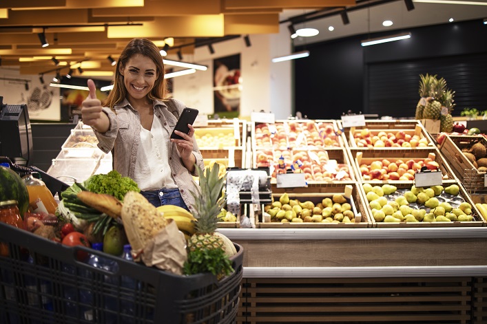 How did the largest players in grocery retail develop in 2023?
