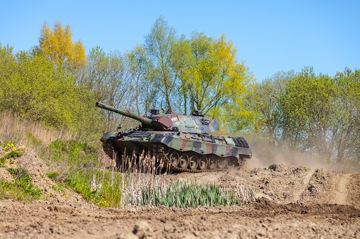 Niemcy dostarczyły Ukrainie nowy pakiet obronny z czołgami Leopard i zakontraktowały już dziesiątki na przyszły rok.