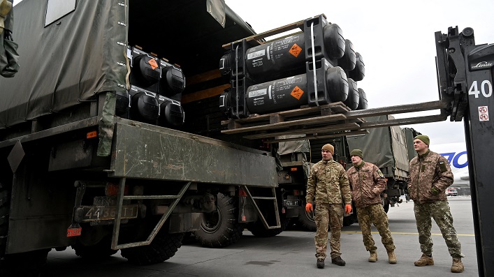 The EU plans to control all arms supplies to Ukraine while simultaneously working to increase military aid.
