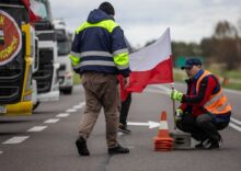 Уряд Польщі закликає Україну задовольнити вимоги перевізників, які блокують кордон.