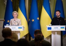 Президентка Єврокомісії приїхали до України обговорити розширення ЄС, підтримку України та антиросійські санкції.