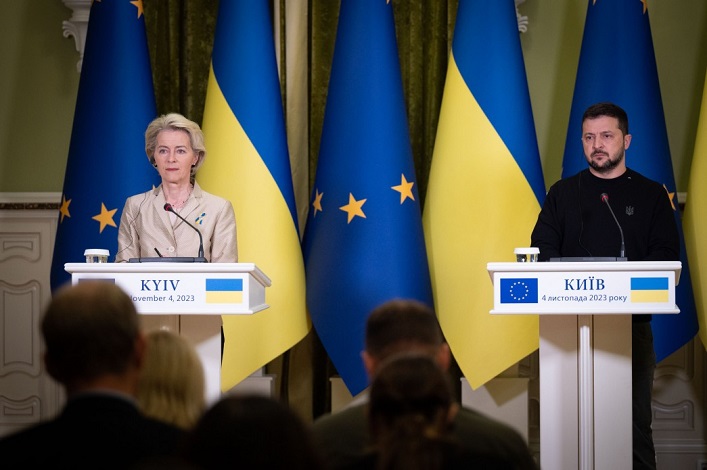 À Kiev, la présidente de la Commission européenne a discuté de l’expansion de l’UE, du soutien à l’Ukraine et des sanctions russes.