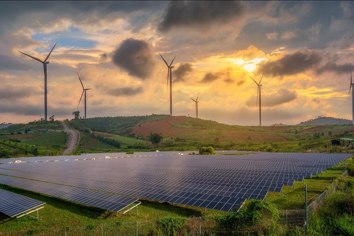 Die weltweite Kapazität für grüne Energie ist um 50% gestiegen, so dass die Klimaziele bis zum Ende des Jahrzehnts erreicht werden können.