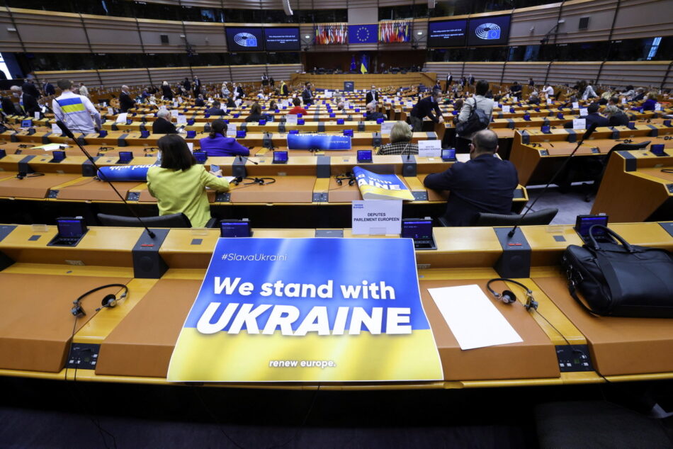 La UE está desarrollando un plan de contingencia de 20.000 millones de euros para financiar a Ucrania en 2024.