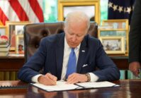 Joe Biden approuve le budget de défense américain de 300 millions de dollars pour l'Ukraine, et son administration a entamé des négociations urgentes avec le G7 pour transférer les avoirs russes gelés.
