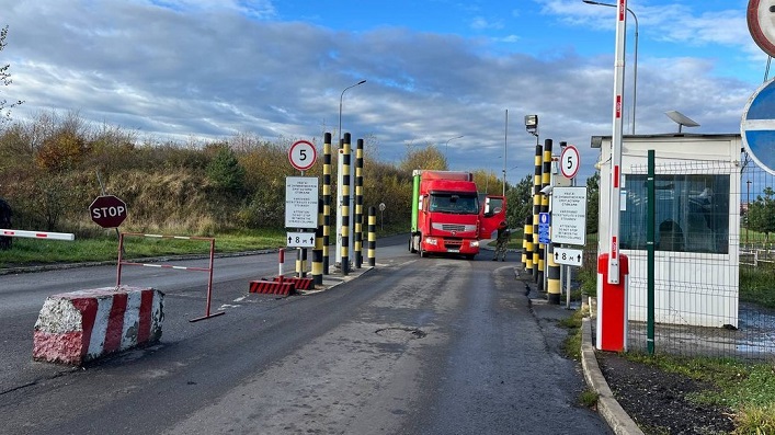 Вантажні пункти пропуску на кордоні з Польщею досі не запрацювали на повну потужність.