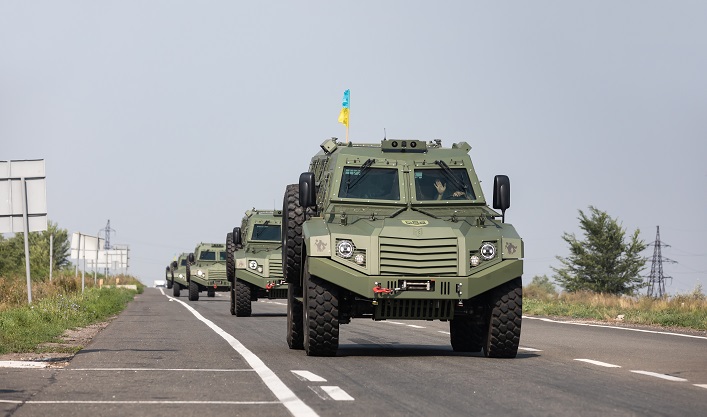 Ukraina rozpoczyna wspólną produkcję pojazdów opancerzonych z Rheinmetall, ale Niemcy nie nadążają z produkcją broni, więc Azerbejdżan i Korea Południowa próbowały pomóc.
