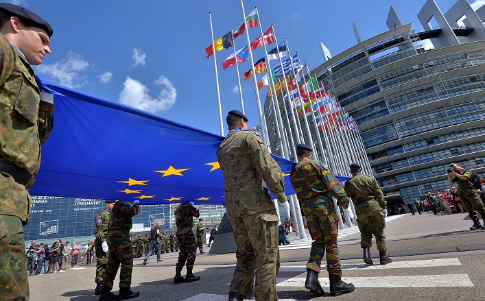 The EU presents a new defense strategy project: A plan to carry out up to 50% of defense purchases within the bloc.