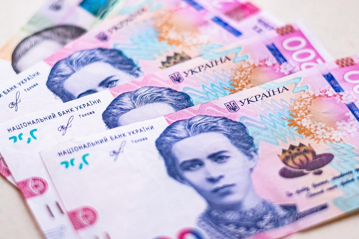 Реальна зарплата українців торік скоротилася на 5%.