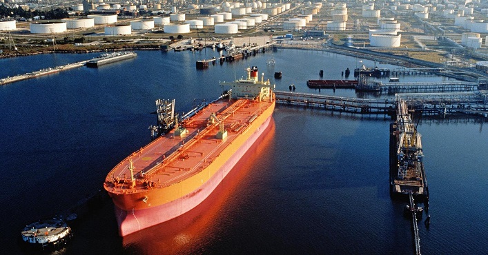 Експорт низки російських нафтопродуктів впав на 33%, однак Індія відновлює закупівлю сировини.