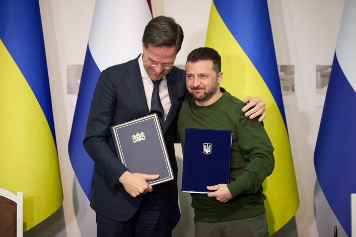 Die Niederlande haben ein Sicherheitsabkommen mit der Ukraine unterzeichnet und werden bis 2024 Militärhilfe in Höhe von 2 Mrd. EUR bereitstellen.