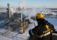 How do Ukraine's strikes on refineries affect the aggressor's oil refining capacity and budget?