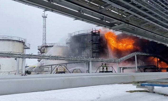 Украина атаковала четыре крупнейших российских нефтеперерабатывающих завода за один день. 