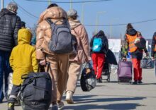 Чехія запустила пілотний проєкт добровільного повернення українських біженців додому, а Норвегія посилює контроль за міграцією біженців.