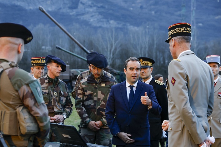 France will pressure arms manufacturers to speed up aid to Ukraine and is preparing the transfer of 78 Caesar howitzers and 400 drones.