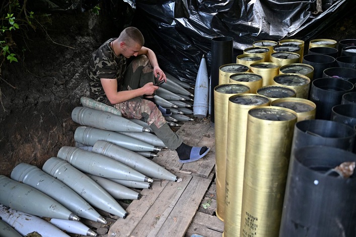La République tchèque a fourni 1,5 million d’obus d’une valeur de 3,3 milliards d’euros à l’Ukraine grâce à ses contacts pendant la guerre froide.