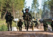 Deutschland deutet einen möglichen russischen Angriff auf die NATO ab 2026 an, während die Diskussionen über westliche Truppen in der Ukraine weitergehen.