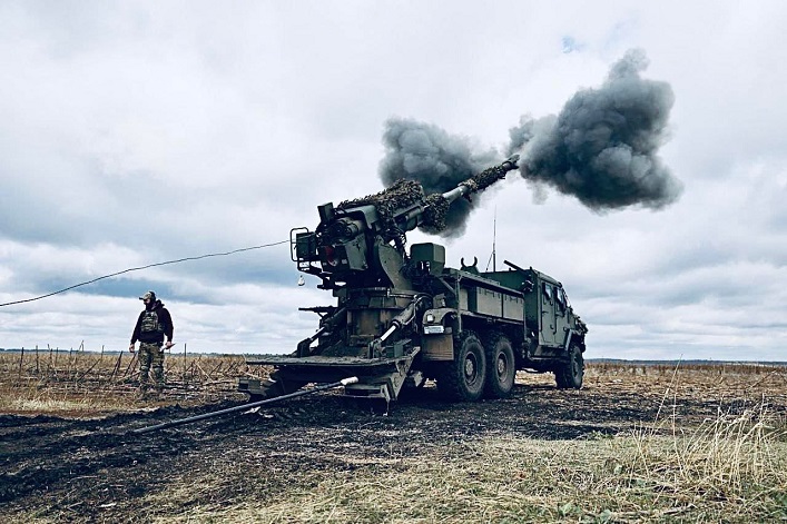 L’Ukraine a augmenté sa production de canons automoteurs Bohdana à 10 par mois. Cela indique que l’industrie de défense ukrainienne est prête à pénétrer les marchés étrangers.