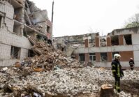 Внаслідок потрійного ракетного удару по центру Чернігова загинуло 17 людей, ще 60 осіб постраждало.