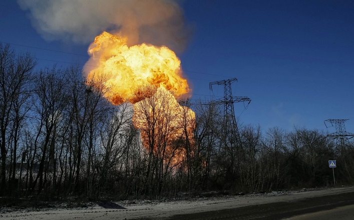 Росія продовжує атаки на українську енергетику: постраждали вітрова станція та газогін. Україна вразила великий російський сталеливарний завод.