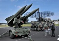 Estados Unidos aprueba la venta de emergencia de equipos de sistemas de defensa aérea Hawk a Ucrania por 138 millones de dólares.