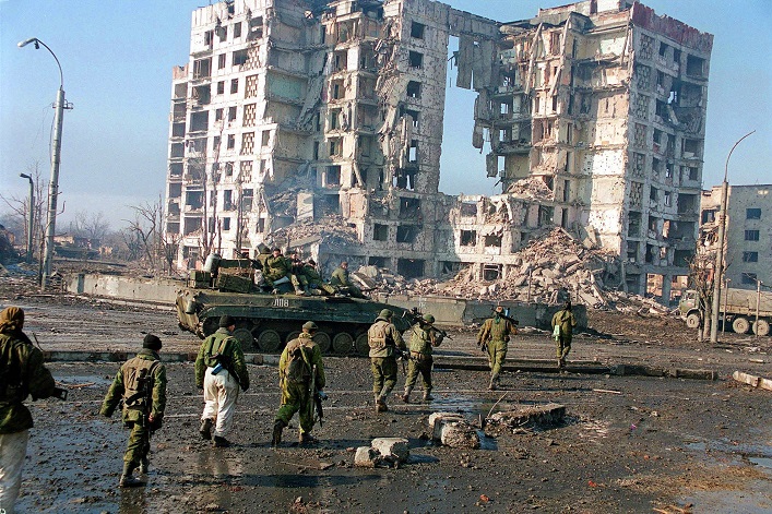 Україна атакувала два заводи на окупованих територіях, а росіяни прагнуть захопити Часів Яр до 9 травня заради "перемоги".