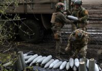 Une aide militaire à l'Ukraine: un million d'obus, 1 milliard d'euros de prêts de la Pologne et 100 millions d'euros de la Belgique.