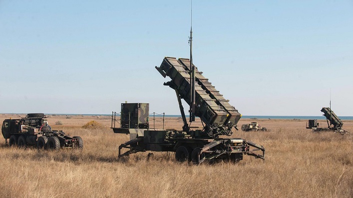 США и ЕС усиливают военную поддержку Украины, предоставляя различные системы противовоздушной обороны.