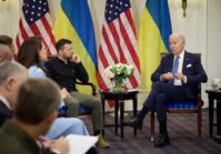 Podczas spotkania z Zełenskim, Biden ogłosił nowy pakiet pomocy wojskowej o wartości 225 milionów dolarów i przeprosił za sześciomiesięczne opóźnienie w dostarczeniu broni.