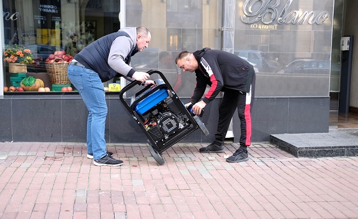 Дефіцит електроенергії найбільше впливає на ведення бізнесу влітку, а тиск браку кадрів послабився.