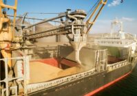 The renewal of Russian attacks on Ukrainian ports has led to a 6% increase in wheat prices.