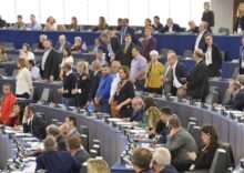 Понад 60 євродепутатів вимагають позбавити Угорщину права голосу в ЄС.