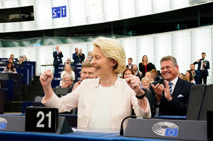 Ursula von der Leyen zachowała stanowisko szefowej KE i obiecuje stworzyć Europejską Unię Obronną oraz wesprzeć Ukrainę na drodze do członkostwa w UE.