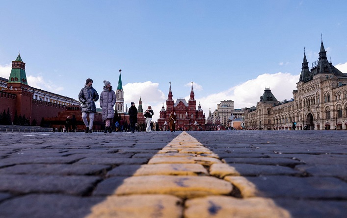 Die russische Wirtschaft ist am Boden: Die Einfuhren gehen zurück, Kohleunternehmen gehen in Konkurs, die Ölpreise fallen, und der Rubel wird schwächer.