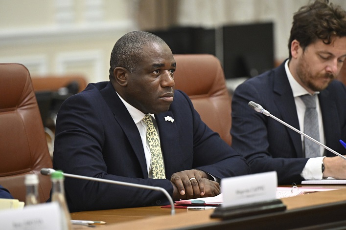 El ministro de Asuntos Exteriores británico, David Lammy, anunció en Kyiv un paquete de ayuda por valor de 600 millones de libras esterlinas.