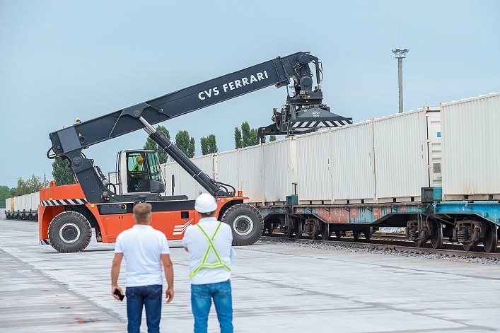 Die Region Winnyzja hat einen neu entwickelten Tiefseehafen eröffnet, um die Eisenbahnlogistik zwischen dem Zentrum der Ukraine und den Seehäfen zu verbessern.