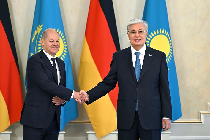 Germany and Kazakhstan discuss ways to achieve peace in Ukraine.