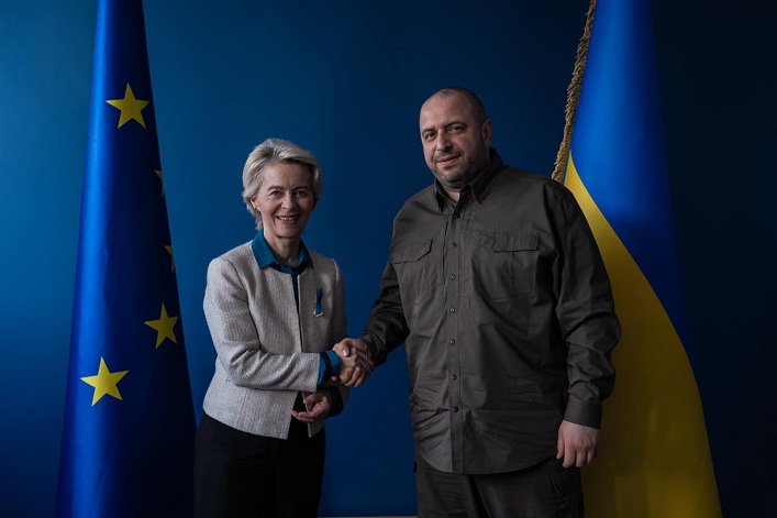 El ministro de Defensa, Rustem Umerov, y la presidenta de la Comisión Europea, Ursula von der Leyen, inauguraron en Kyiv la Oficina de Innovación de Defensa de la UE.