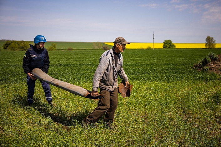 Ukraine loses $11.2B annually due to mined territories; experts suggest raising funds for demining through bonds.