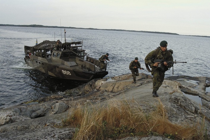 Sweden allocates a new military aid package to Ukraine worth €113M that emphasizes production. 