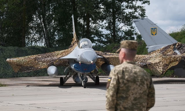 The Netherlands has sent its first F-16 fighter jets to Ukraine and allocated €400M for drone development.