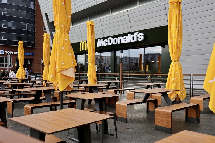 A pesar de la guerra, en Ucrania siguen abriéndose restaurantes, supermercados y centros comerciales con marcas nacionales e internacionales.