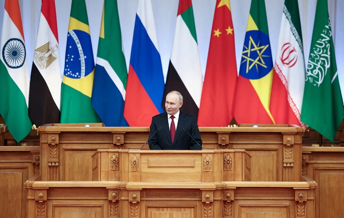 En la cumbre de los BRICS, el Kremlin busca demostrar que Putin no está aislado del mundo.